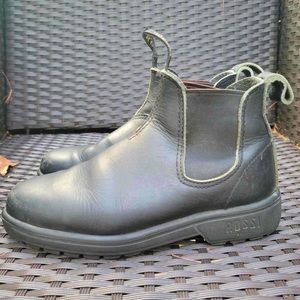 Rossi boots. wmns sz 9. aus sz 6. slightly worn.